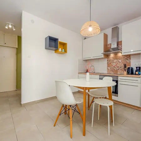 Angelina Free Public Parking Apartment