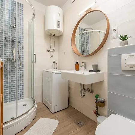 Angelina Free Public Parking * Zara