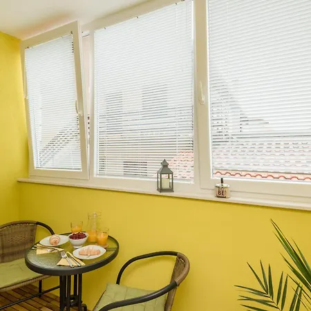 Angelina Free Public Parking Apartman *