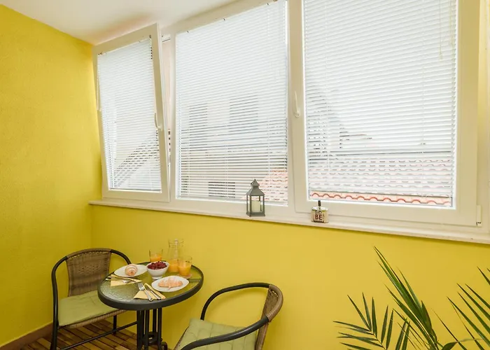 Angelina Free Public Parking Apartman *